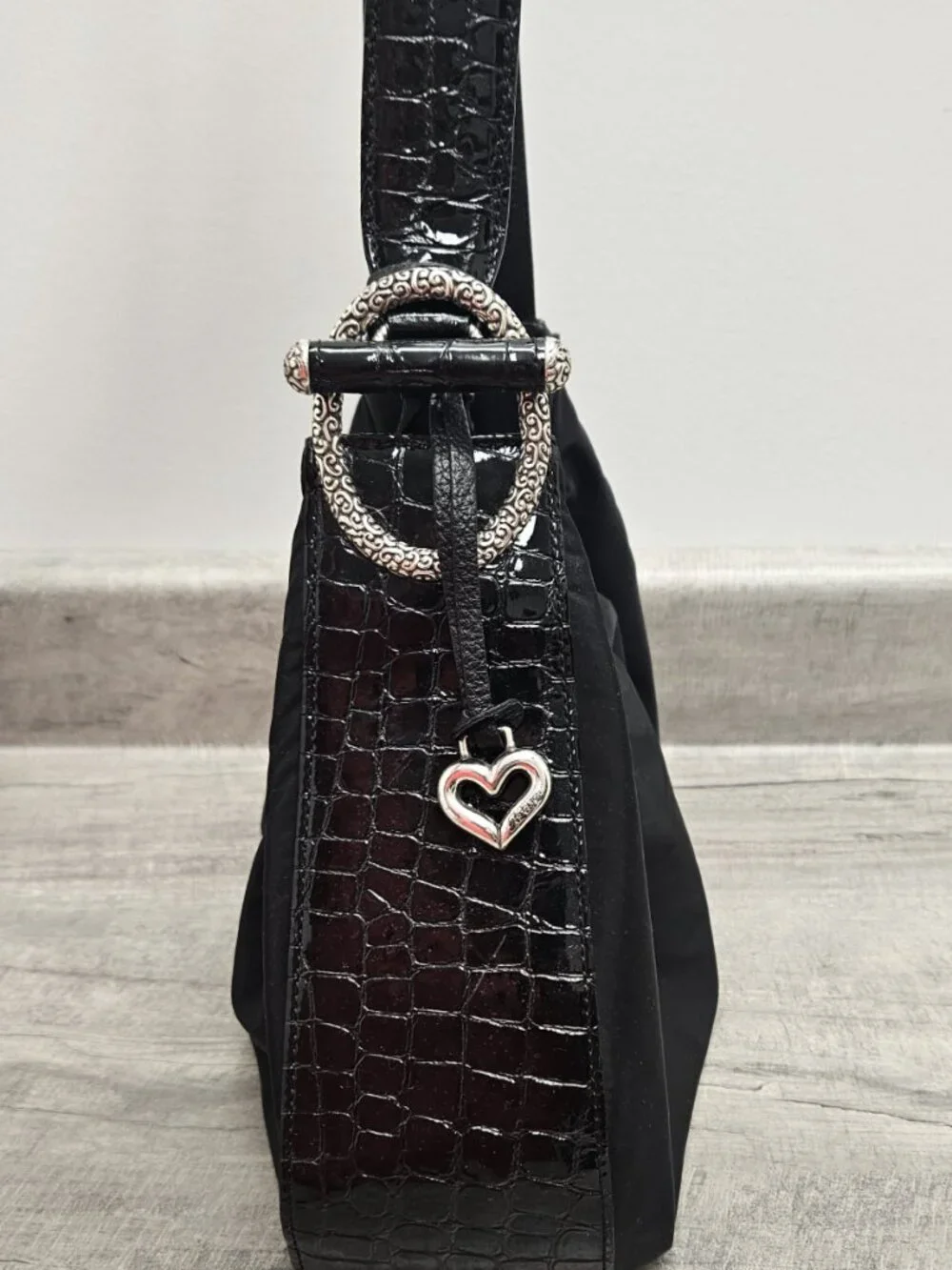 BRIGHTON HOBO PURSE BLACK MICROFIBER & CROC EMBOSSED PLEATHER SILVER HEART